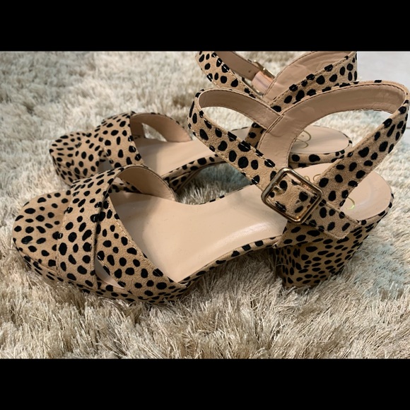 Delicious Women’s Platform Sandals - Picture 3 of 5